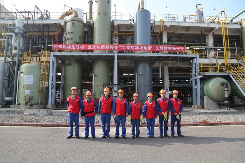 1543288556259972.jpg 团员助力大修 (2)_副本.jpg